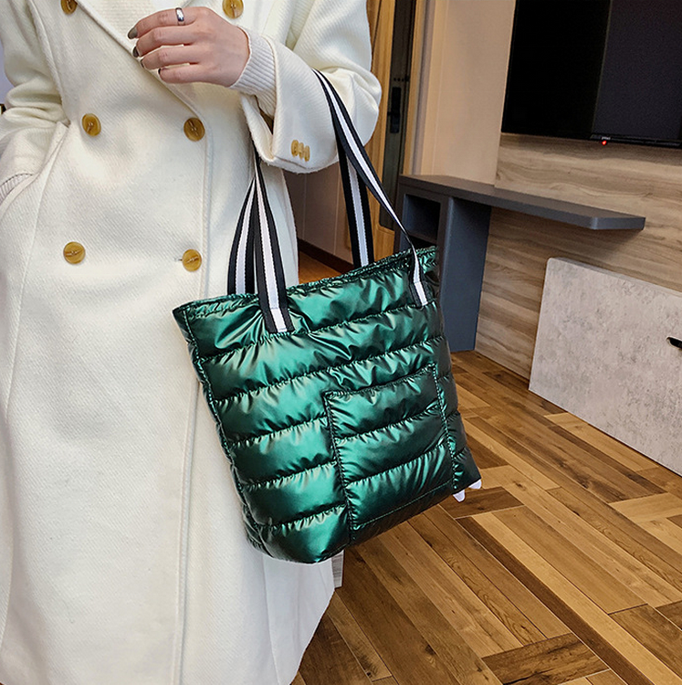 Modische Luxus-Handtasche mit großem Platz, geschwollene Tasche, individuelles Logo, Herbst-Winter-Füllung, gesteppte Kugeltasche für Frauen