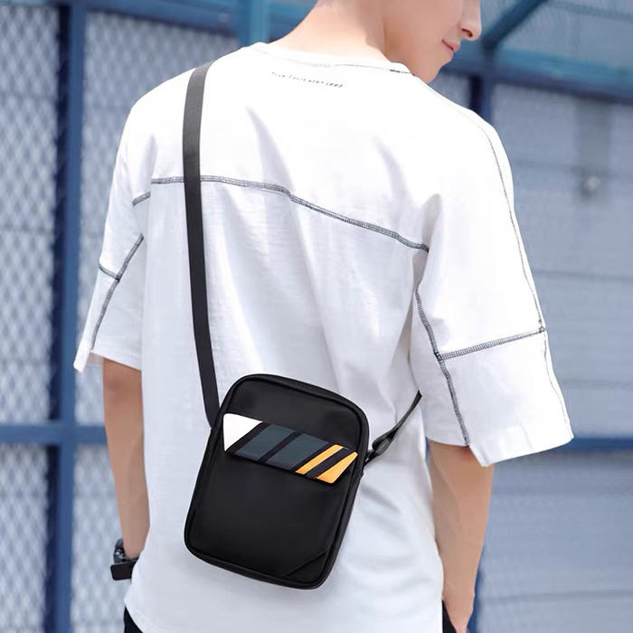 wasserabweisende schwarze kleine Umhängetasche für Herren leichte Mini-Umhängetasche mit verstellbarem Schulterriemen