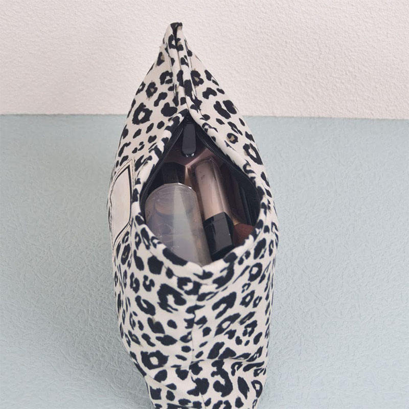 Reise-Segeltuch Beige Leopard Personalisierte Make-up-Kosmetiktaschen Make-up-Tasche mit Reißverschluss Hautpflege-Toilettenartikel-Organizer