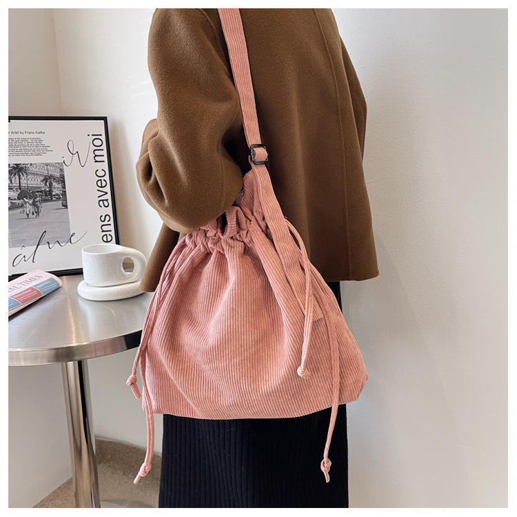 2022 Maßgeschneiderte Damen-Umhängetaschen für Damen-Designer-Handtaschen Open Oversize Clutch Purse Cord Bucket Bag mit Kordelzug