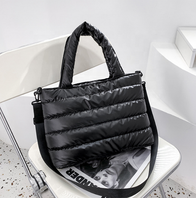 Glänzende, geschwollene, gesteppte Designer-Einkaufstasche mit Daunenfüllung, große Winter-Puffer-Crossbody-Tasche mit individuellem Logo